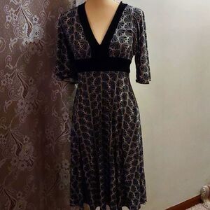 Intrigue Women's Size S v-neck‎ dress black white fan pattern belted 3/4 sleeve